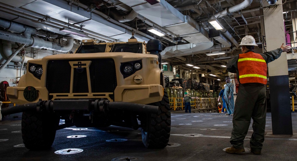 USS Makin Island Marine Onload