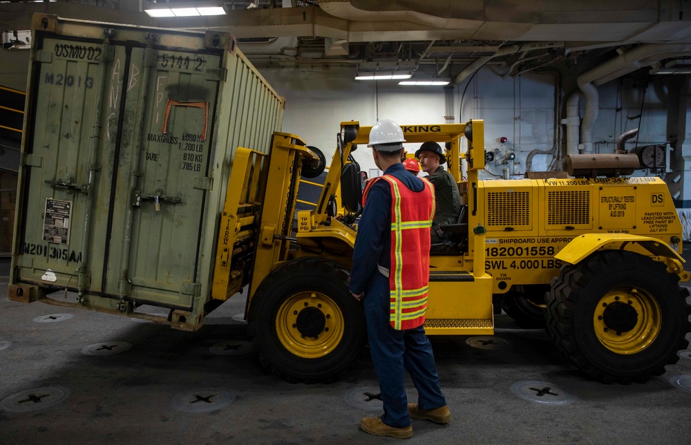 USS Makin Island Marine Onload