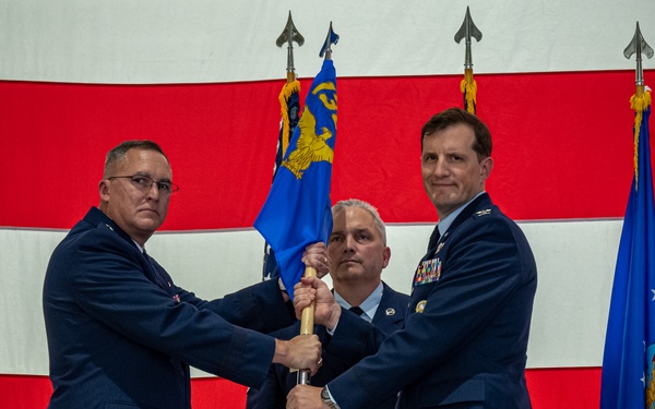 Texans welcome new commander