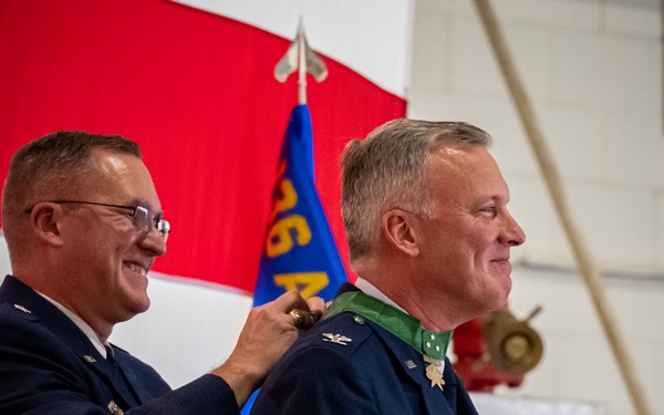 Texans welcome new commander