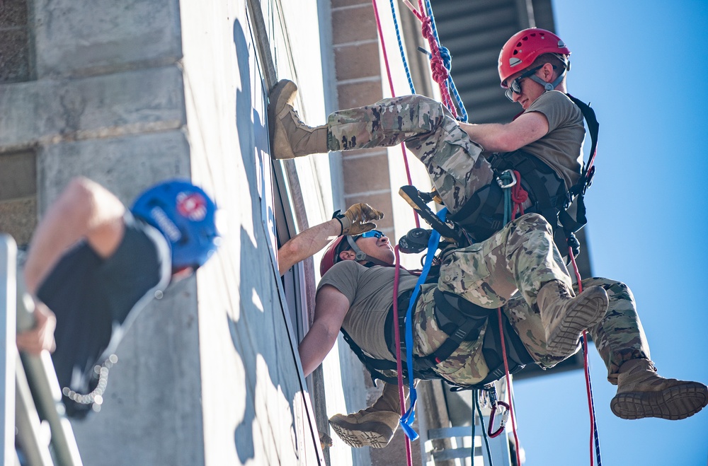 Boise firefighters train Idaho’s Civil Support Team on ropes rescue