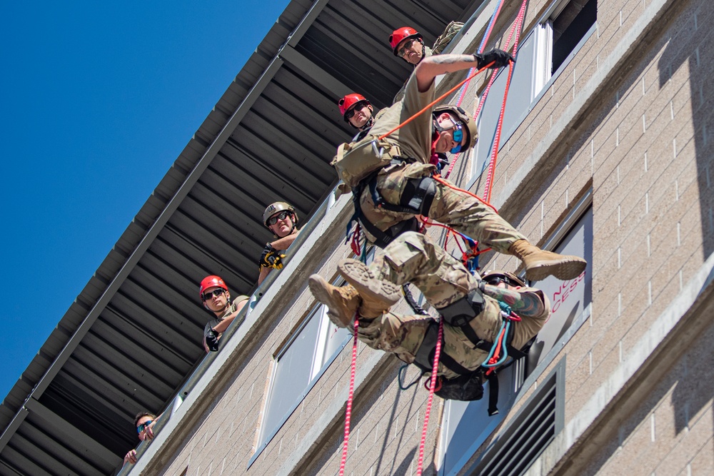 Boise firefighters train Idaho’s Civil Support Team on ropes rescue