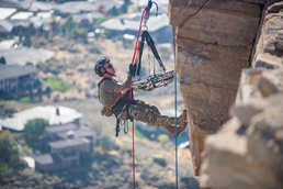 Boise firefighters train Idaho’s Civil Support Team on ropes rescue