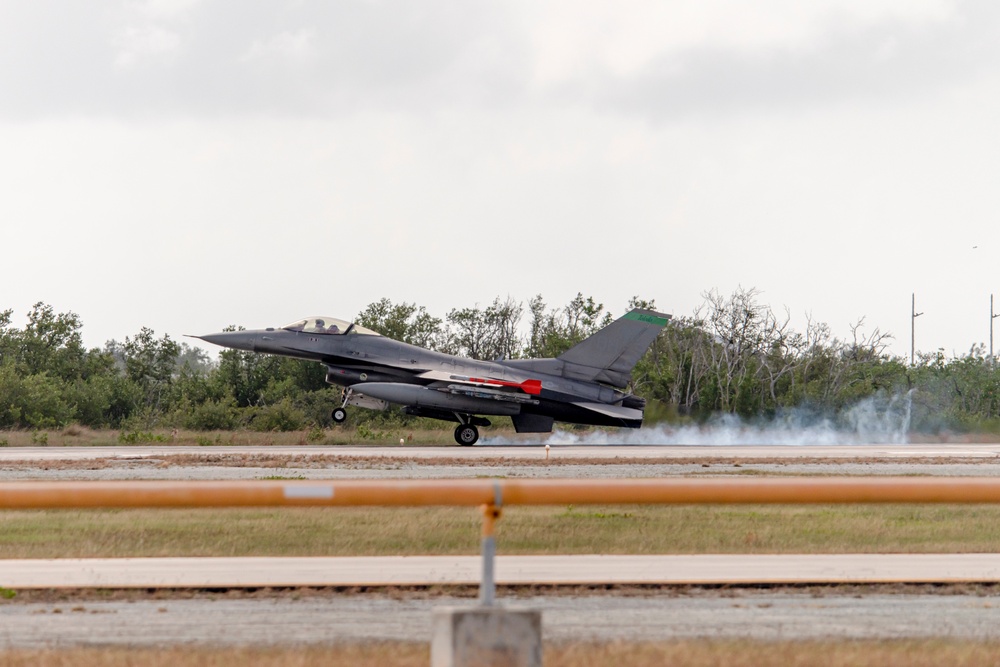 180FW Trains with the &quot;Sun Downers&quot; in the Sunshine State