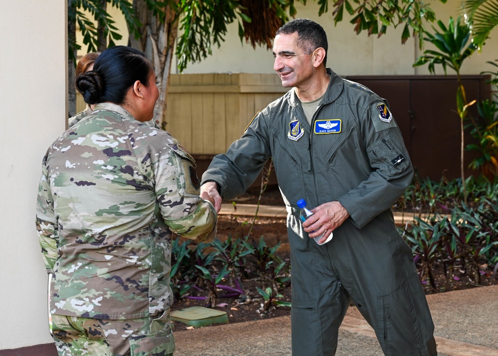 DVIDS - Images - 11th Air Force Commander visits 15th Wing [Image 1 of 16]