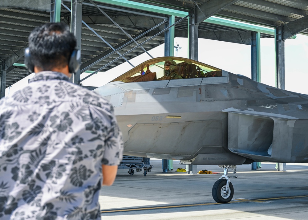 11th Air Force Commander visits 15th Wing