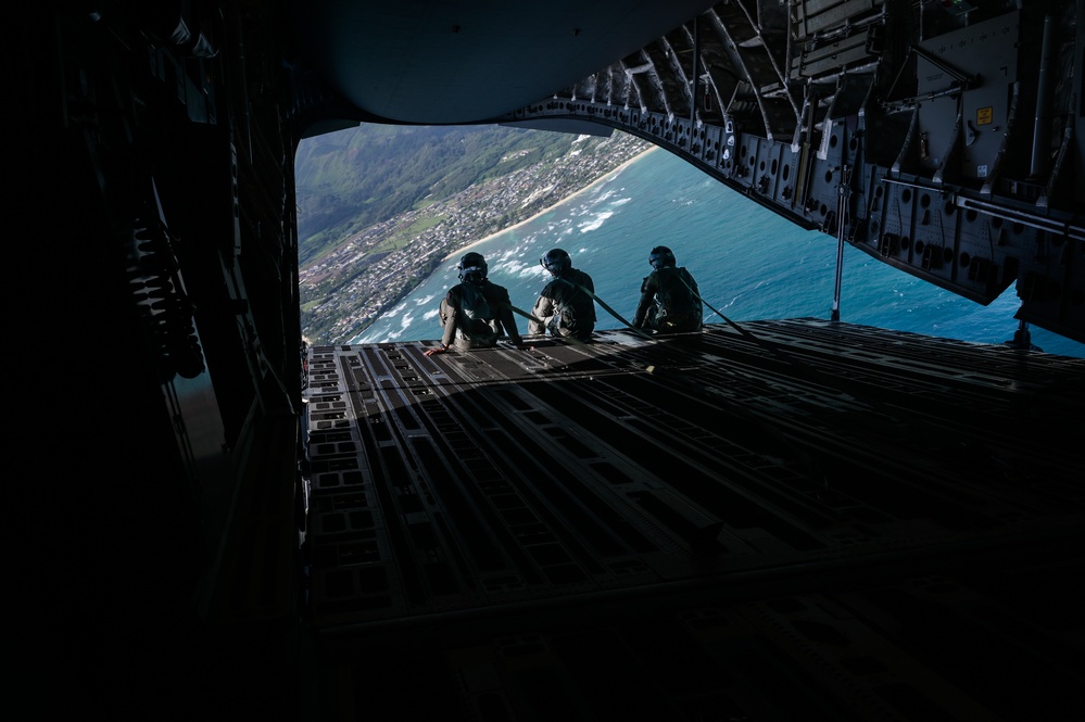 11th Air Force Commander visits 15th Wing