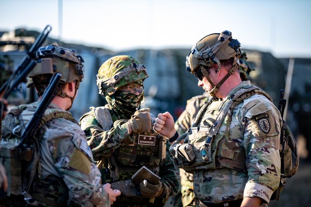 Paratroopers Control Hold of JRTC City