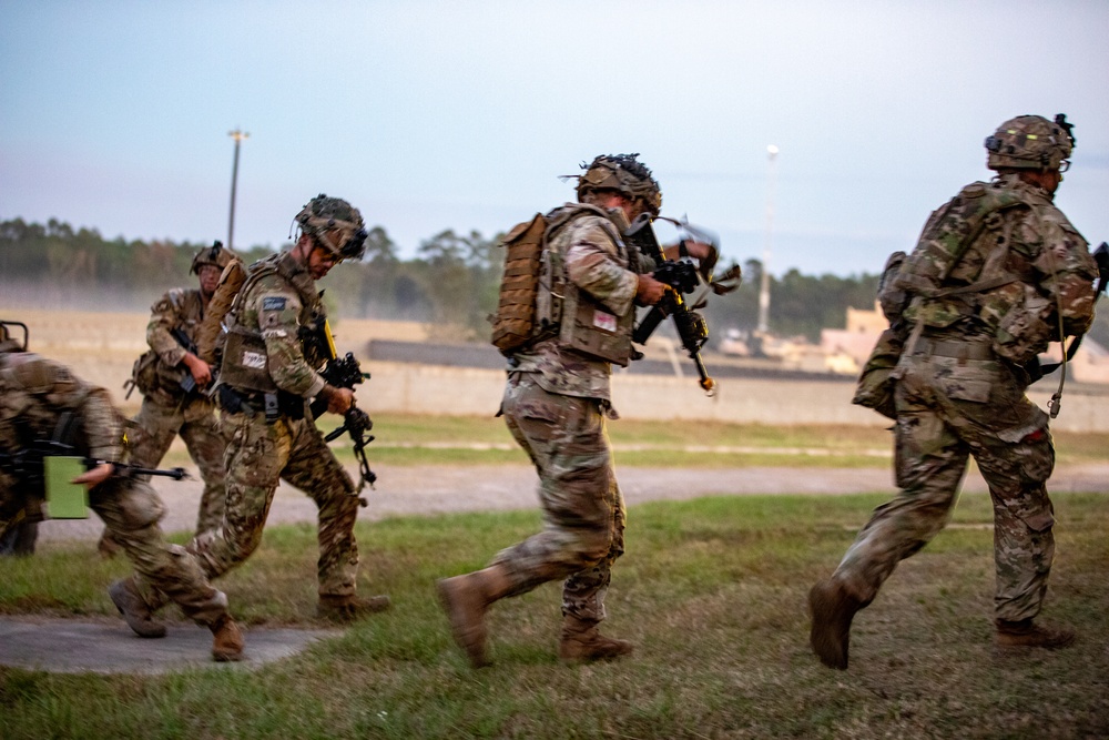 Paratroopers Control Hold of JRTC City