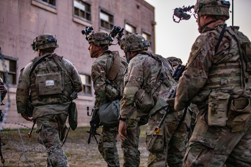 Paratroopers Control Hold of JRTC City