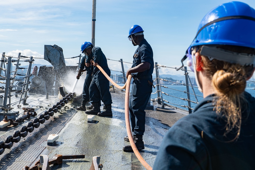 USS Milius (DDG 69) Conducts Kota Kinabulu Port Visit