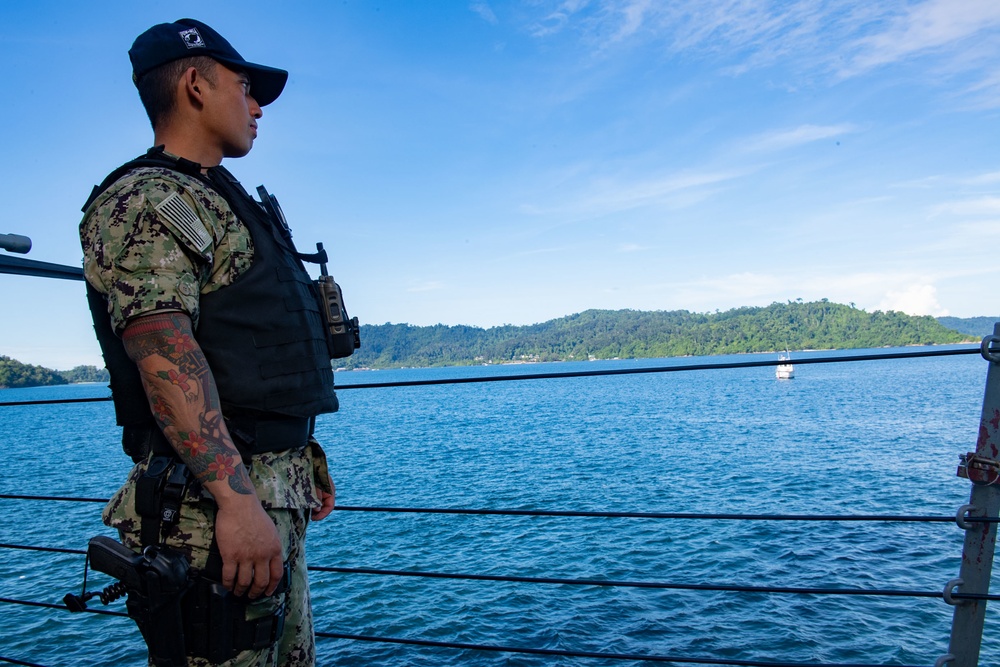 USS Milius (DDG 69) Conducts Kota Kinabulu Port Visit