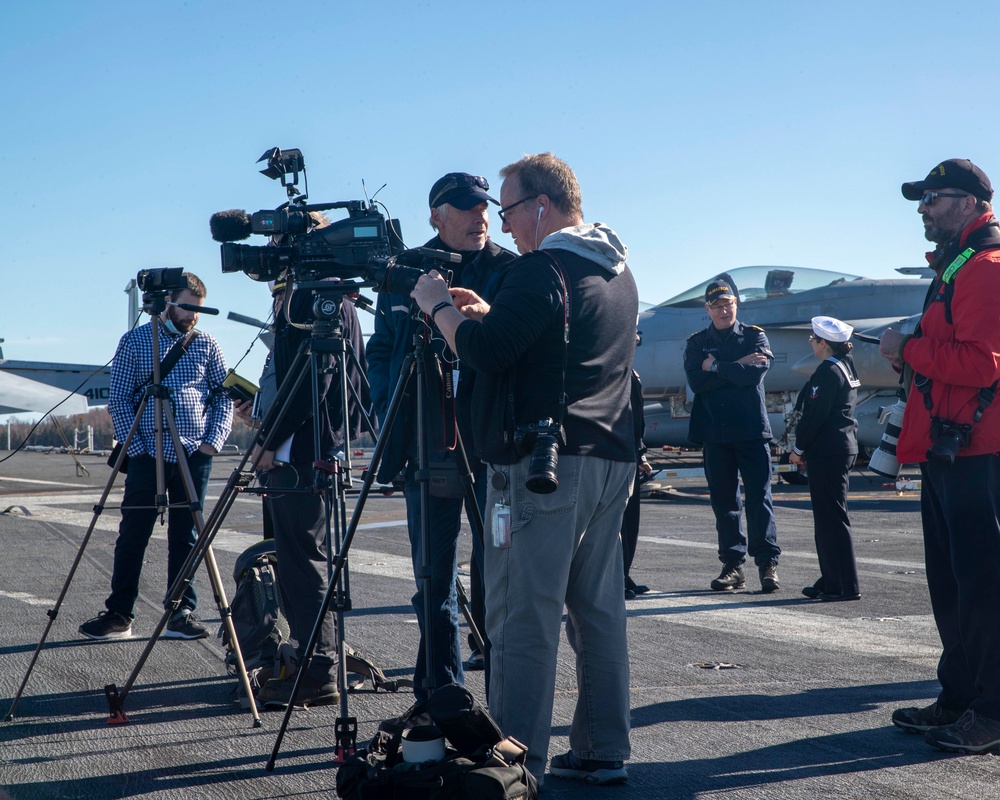 Media visit flight deck