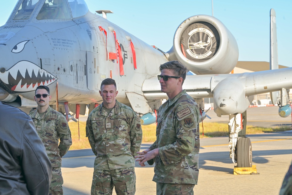 23 MXG hosts Moody's Honorary Commanders