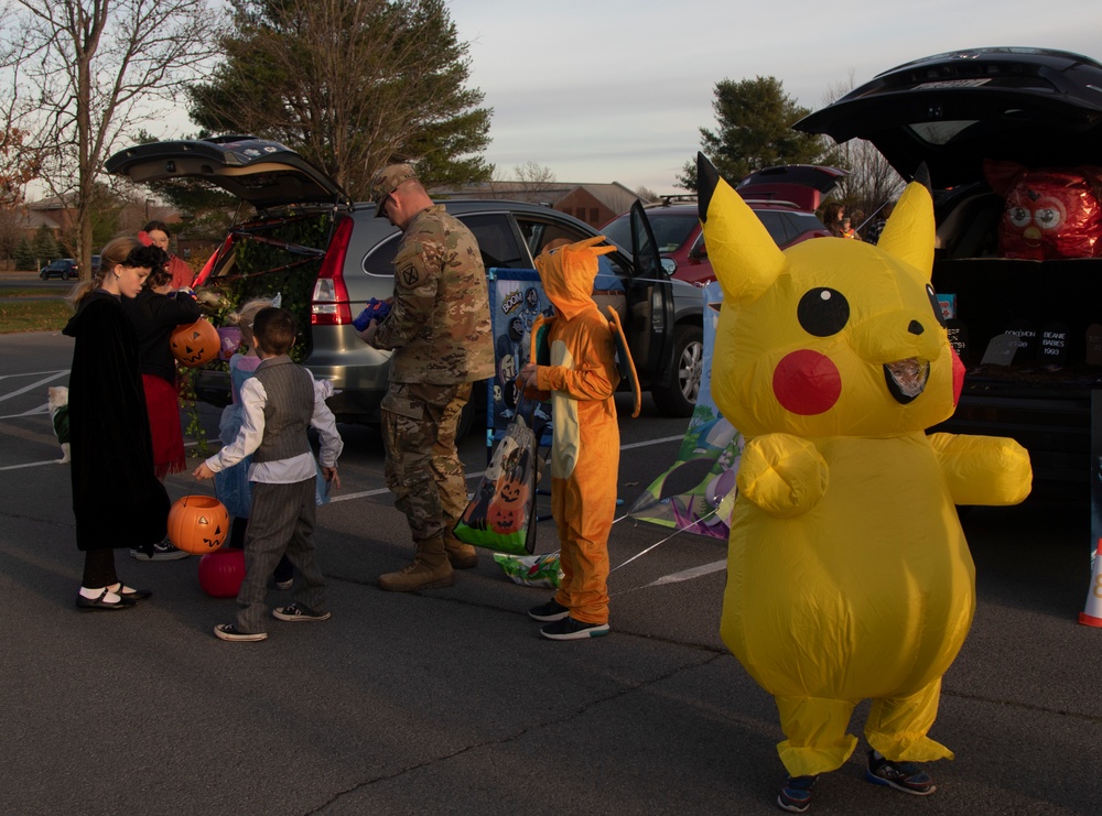 10th Mountain Division Soldiers Hold Trunk or Treat