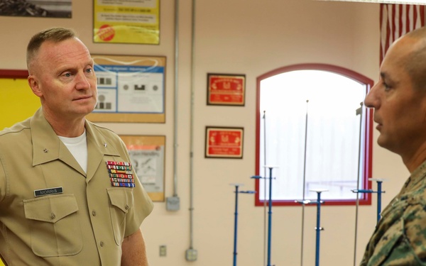 Western Recruiting Region Commanding General visits Recruiting Station Albuquerque