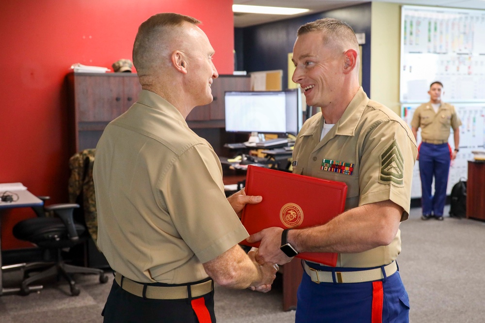 Western Recruiting Region Commanding General visits Recruiting Station Albuquerque