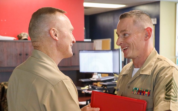 Western Recruiting Region Commanding General visits Recruiting Station Albuquerque