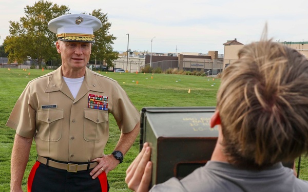 Western Recruiting Region Commanding General visits Recruiting Station Albuquerque