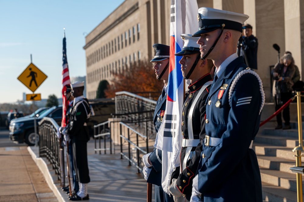 SECDEF Hosts South Korean Minister of Defense in Bilateral Exchange