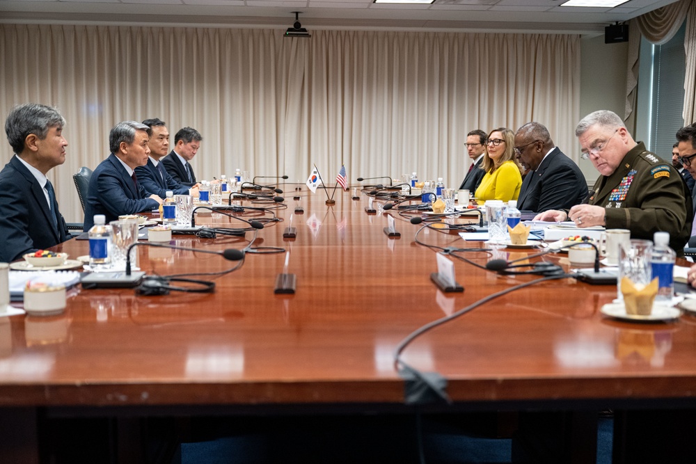 SECDEF Hosts South Korean Minister of Defense in Bilateral Exchange
