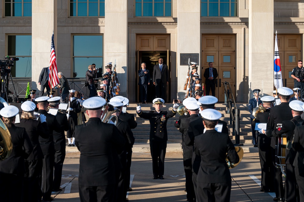 SECDEF Hosts South Korean Minister of Defense in Bilateral Exchange