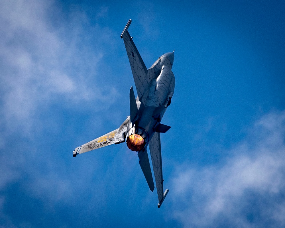 F-16 Viper Demo Team performs at the New York Air Show