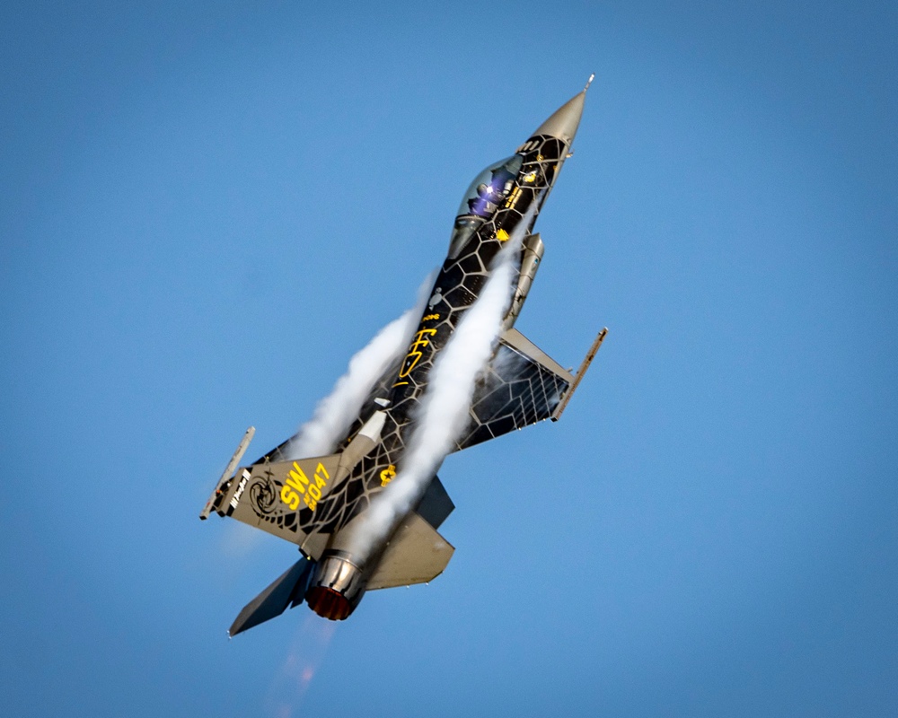 DVIDS Images F16 Viper Demo Team performs at the NAS Oceana Air