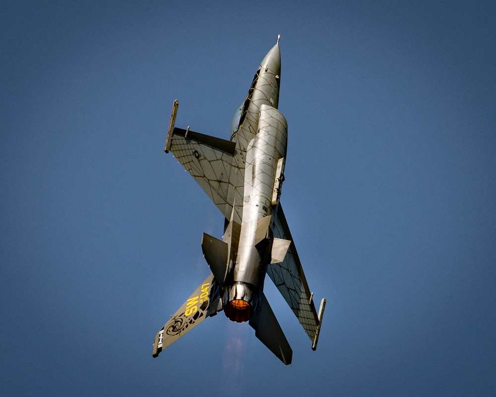 F-16 Viper Demo Team performs at the NAS Oceana Air Show