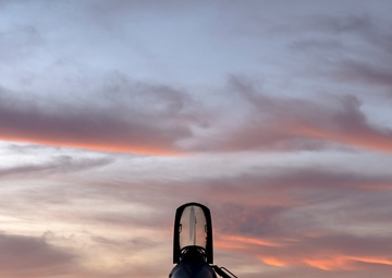 180FW Trains with the "Sun Downers" in the Sunshine State
