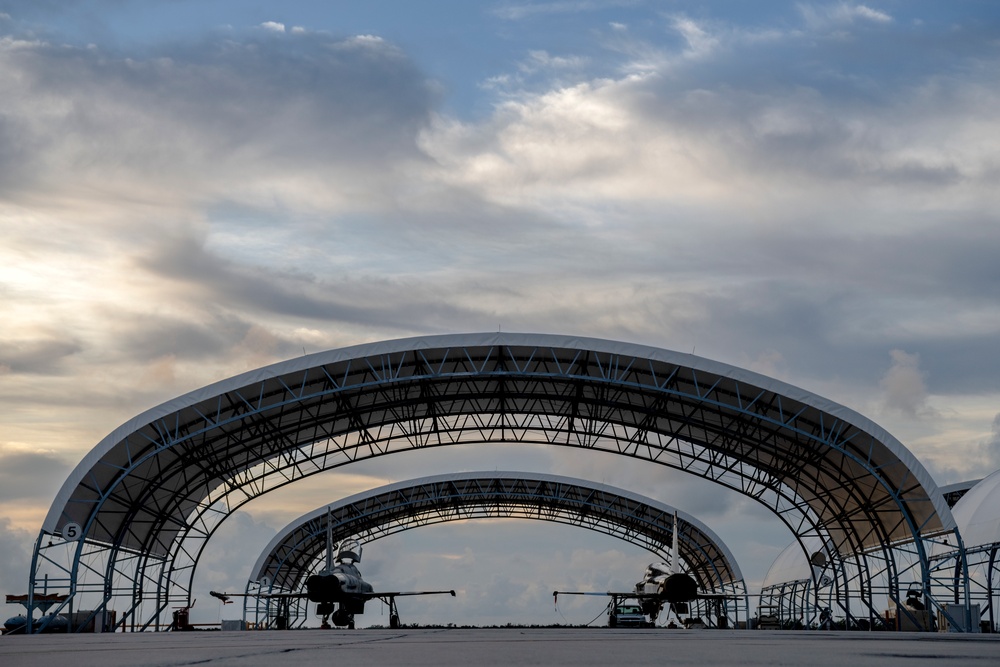 180FW Trains with the &quot;Sun Downers&quot; in the Sunshine State