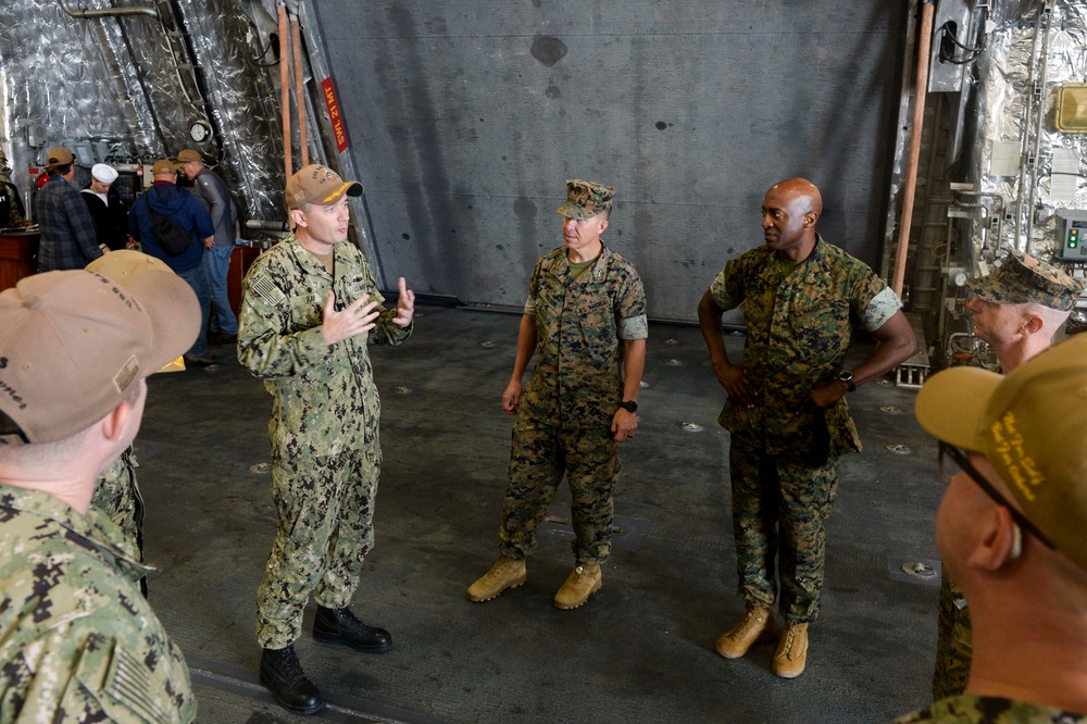 1st Marine Division Tours USS Savannah (LCS 28)