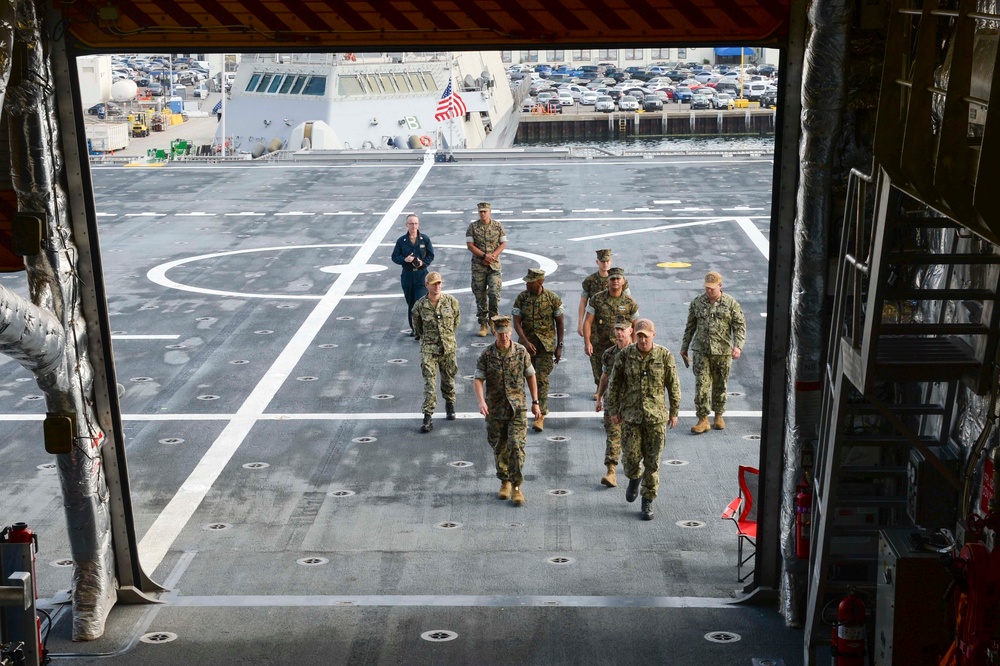 1st Marine Division Tours USS Savannah (LCS 28)