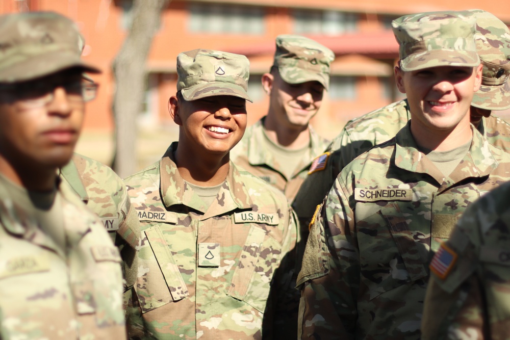 Field Artillery CSM talks with Soldiers preparing for Airborne School