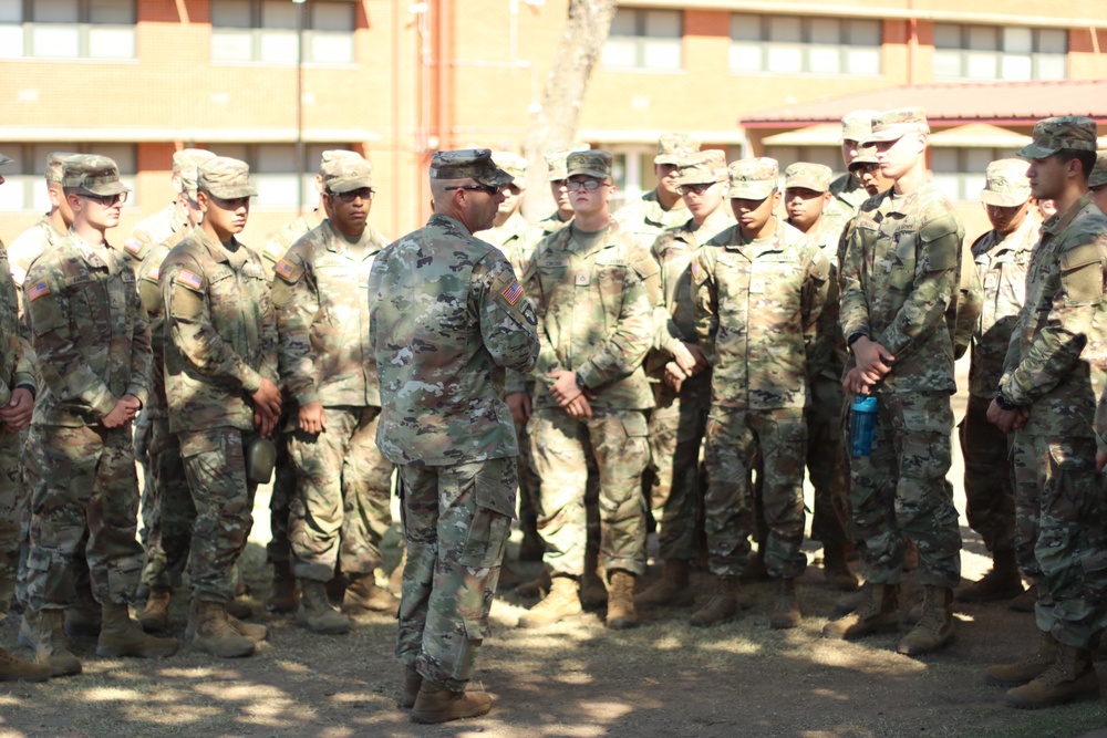 Field Artillery CSM talks with Soldiers preparing for Airborne School