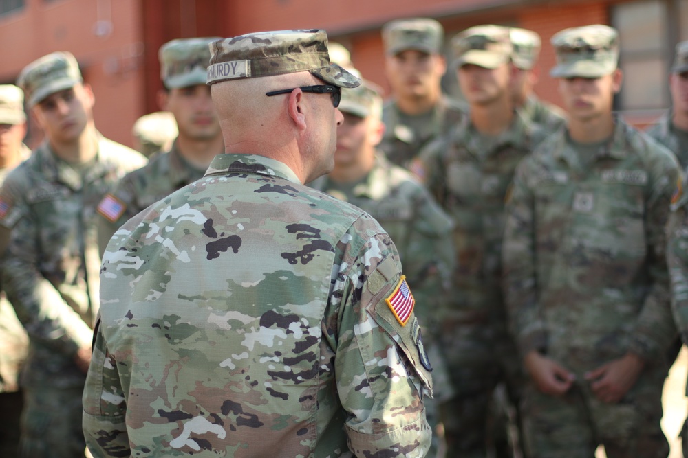 Field Artillery CSM talks with Soldiers preparing for Airborne School