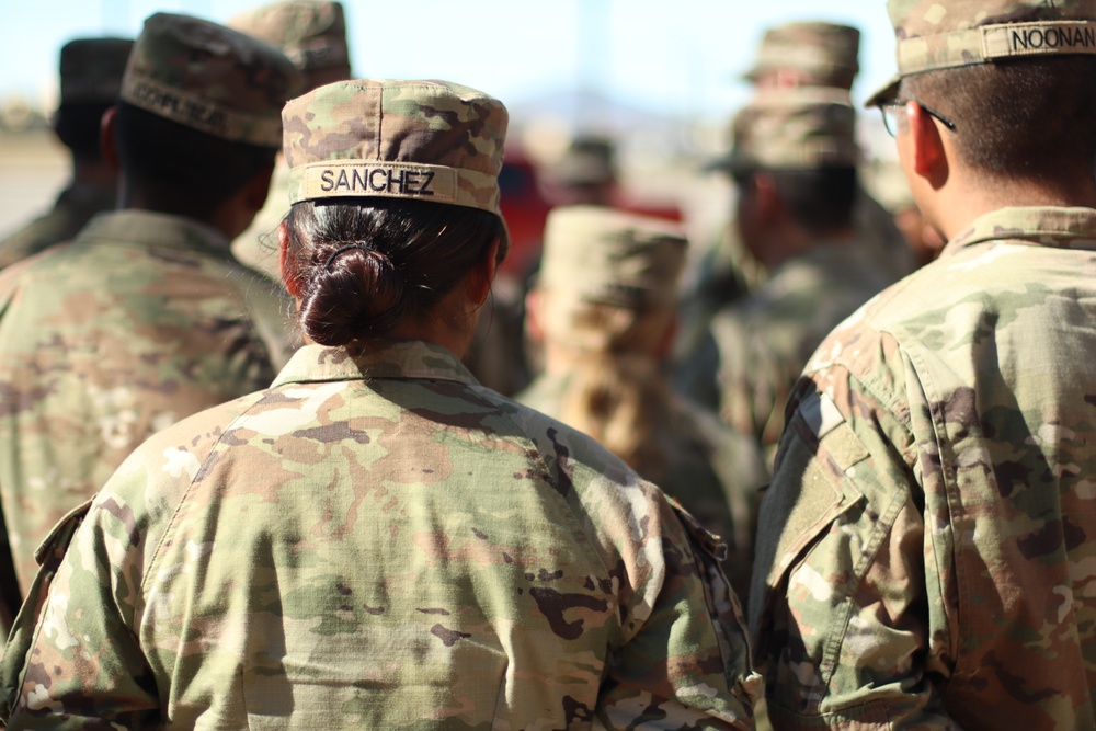 Field Artillery CSM talks with Soldiers preparing for Airborne School