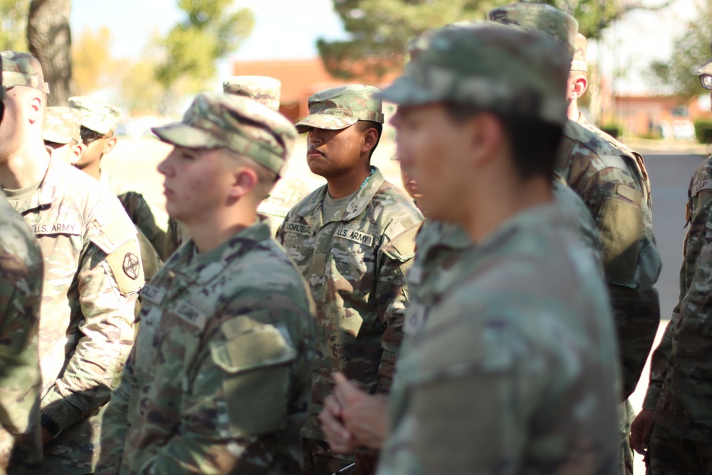 Field Artillery CSM talks with Soldiers preparing for Airborne School