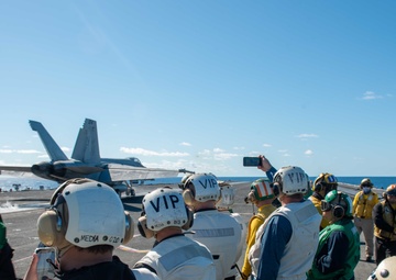 USS Ronald Reagan (CVN 76) hosts Vertical Horizon