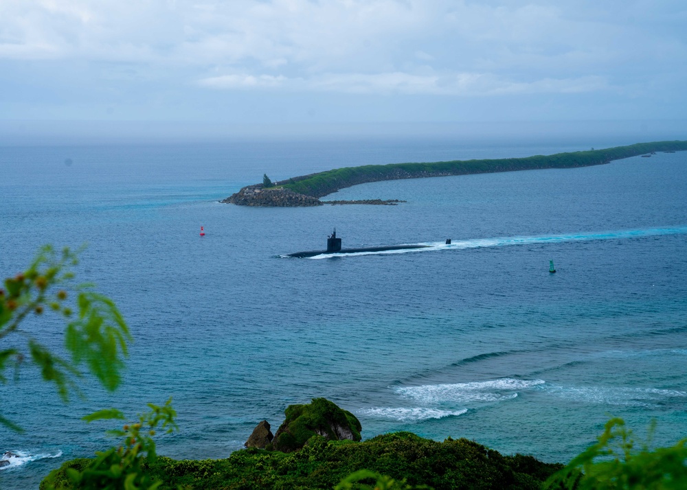 USS Springfield Departs Apra Harbor