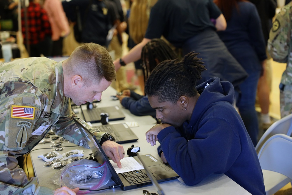 Cyber Soldiers and Civilians discuss life changing opportunities in Army Service