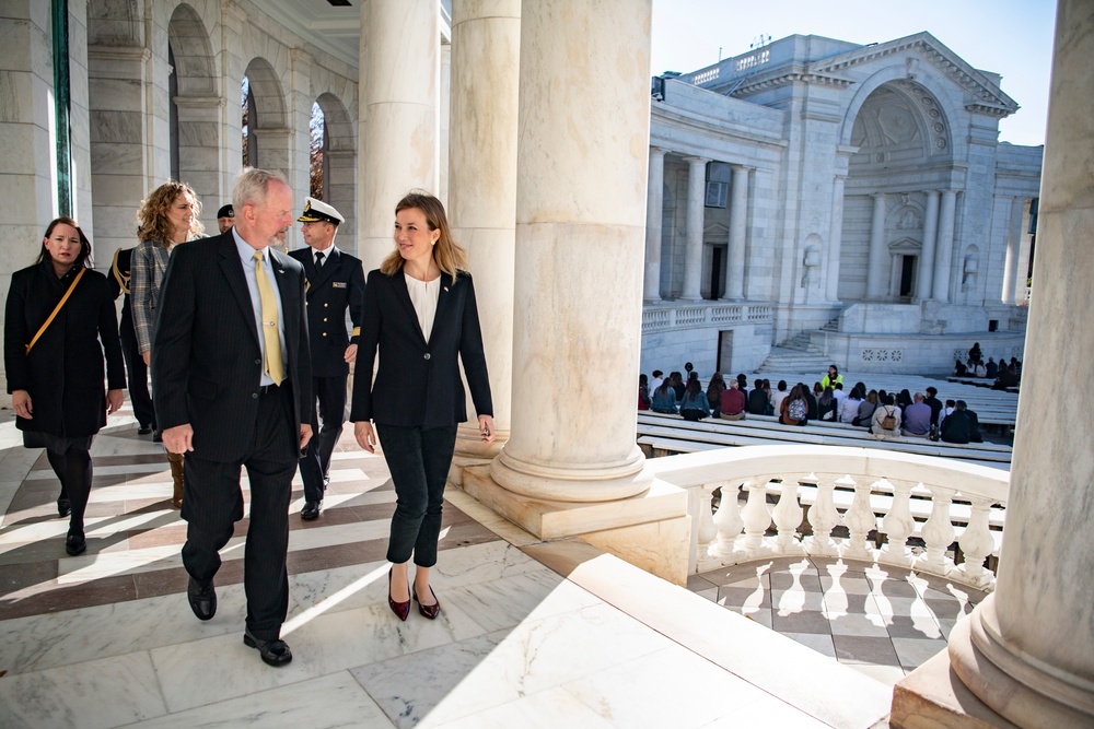 German Deputy Defense Minister Siemtje Möller Participates in a Public Wreath-Laying Ceremony at the Tomb of the Unknown Soldier