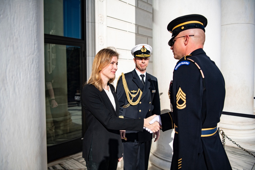 German Deputy Defense Minister Siemtje Möller Participates in a Public Wreath-Laying Ceremony at the Tomb of the Unknown Soldier