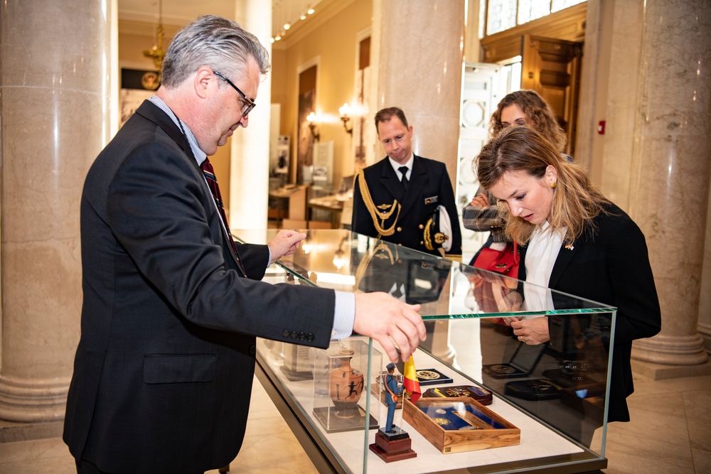 German Deputy Defense Minister Siemtje Möller Participates in a Public Wreath-Laying Ceremony at the Tomb of the Unknown Soldier