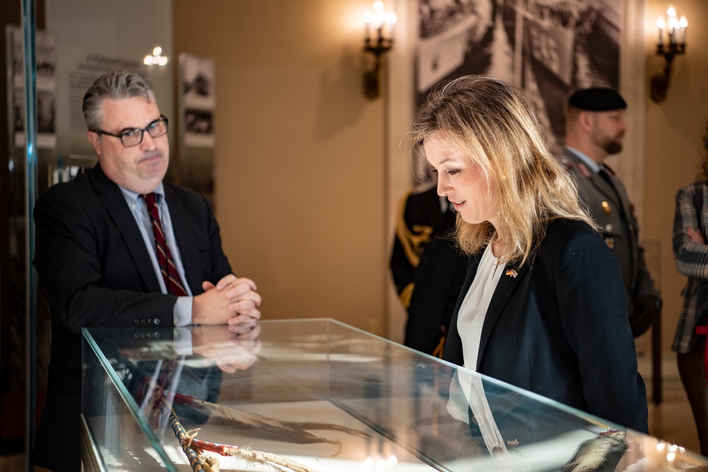 German Deputy Defense Minister Siemtje Möller Participates in a Public Wreath-Laying Ceremony at the Tomb of the Unknown Soldier