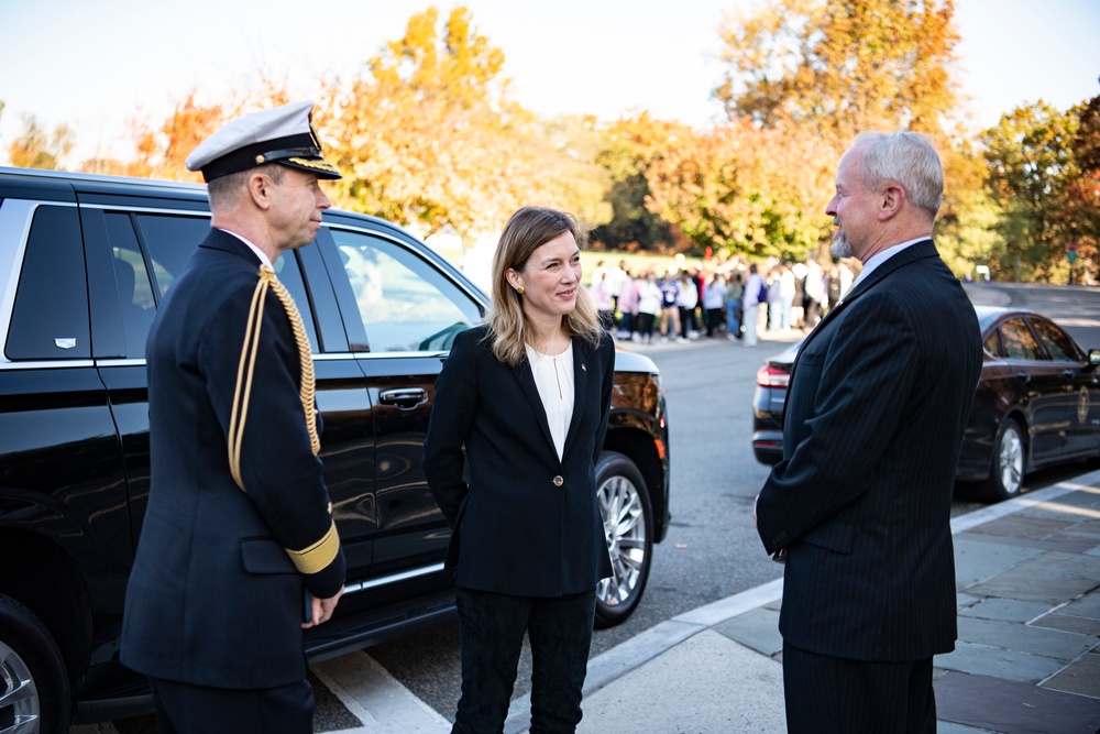 German Deputy Defense Minister Siemtje Möller Participates in a Public Wreath-Laying Ceremony at the Tomb of the Unknown Soldier