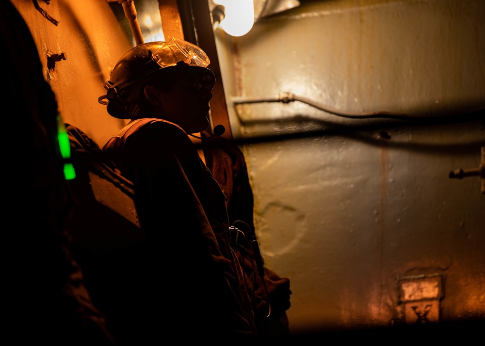 USS Ramage Conducts Replenishment-At-Sea