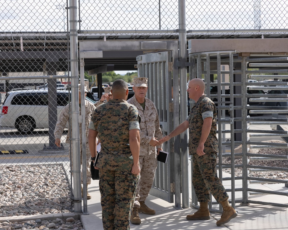 I MEF CG visits MCAS Yuma squadrons