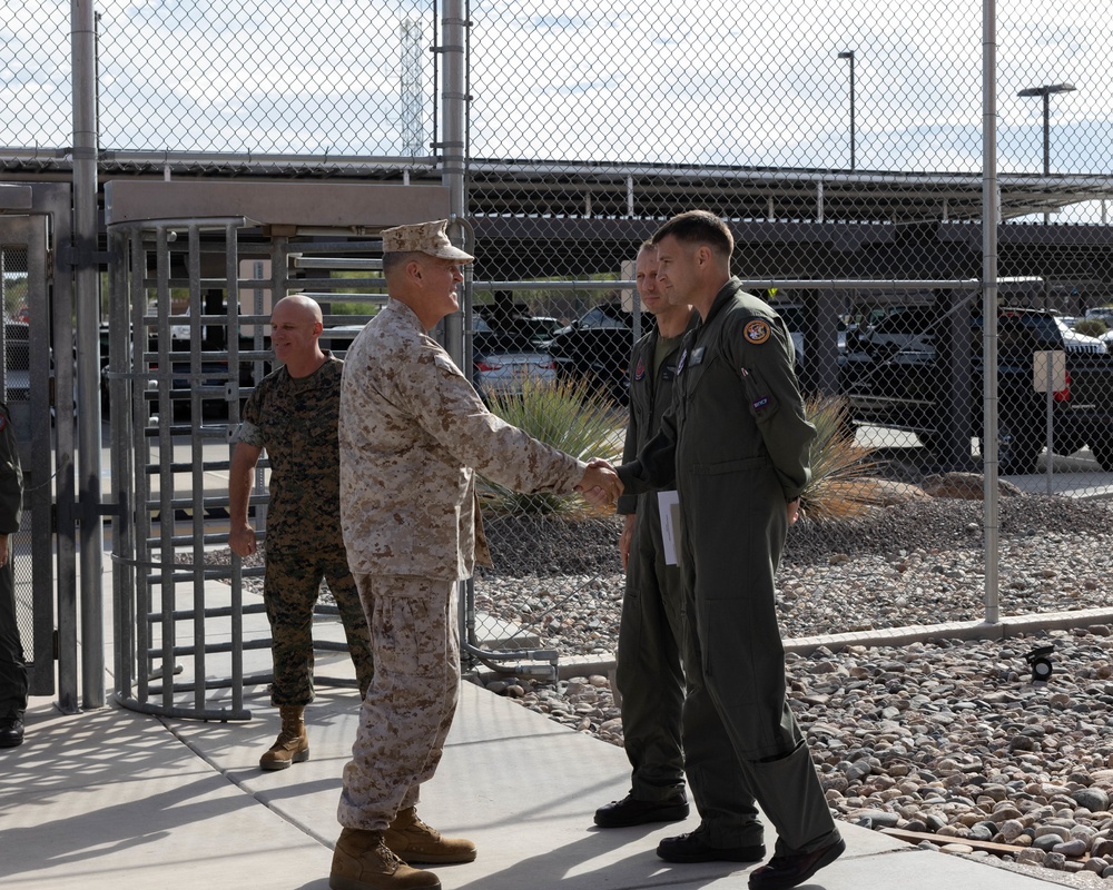 I MEF CG visits MCAS Yuma squadrons