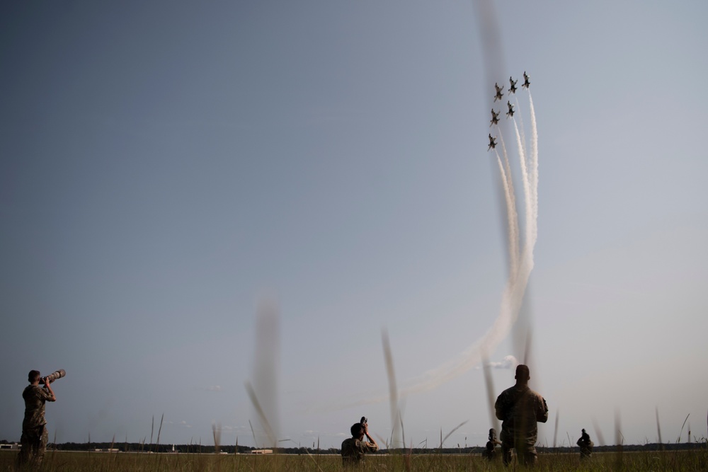 Thunderbirds blast over Andrews Air Show